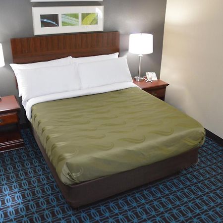 Quality Inn & Suites Dublin Bagian luar foto