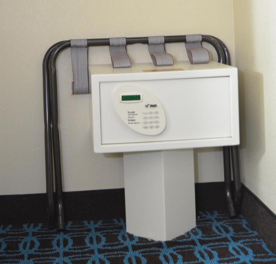 Quality Inn & Suites Dublin Bagian luar foto