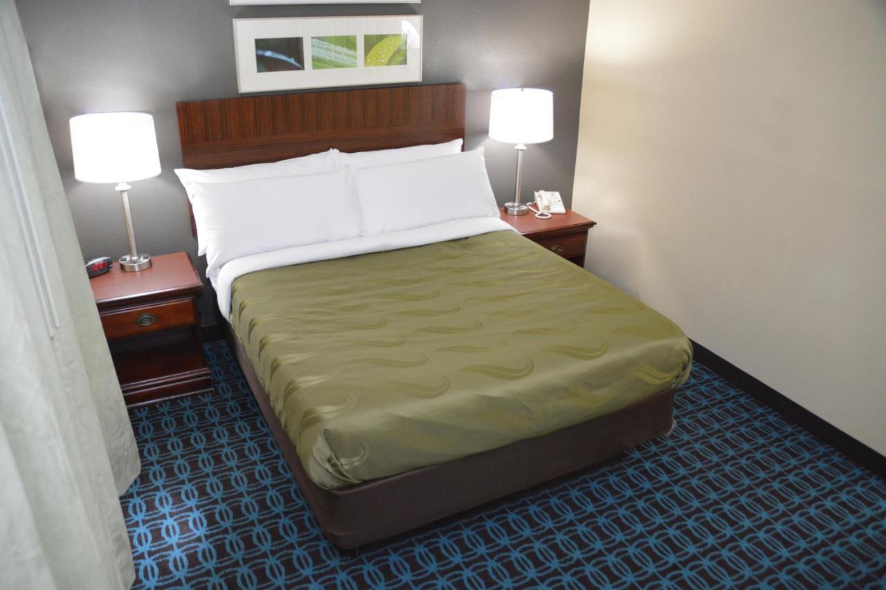Quality Inn & Suites Dublin Bagian luar foto