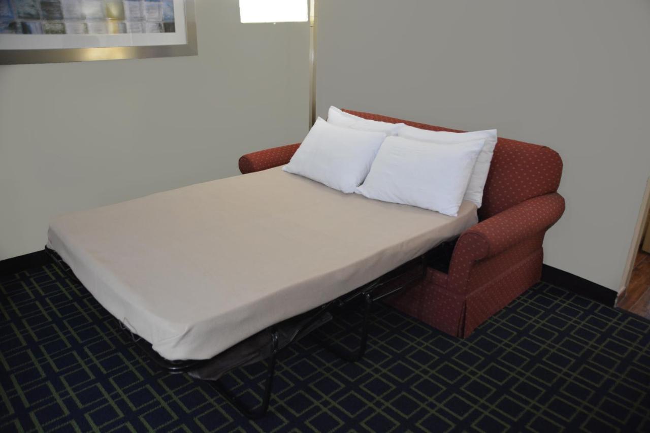 Quality Inn & Suites Dublin Bagian luar foto