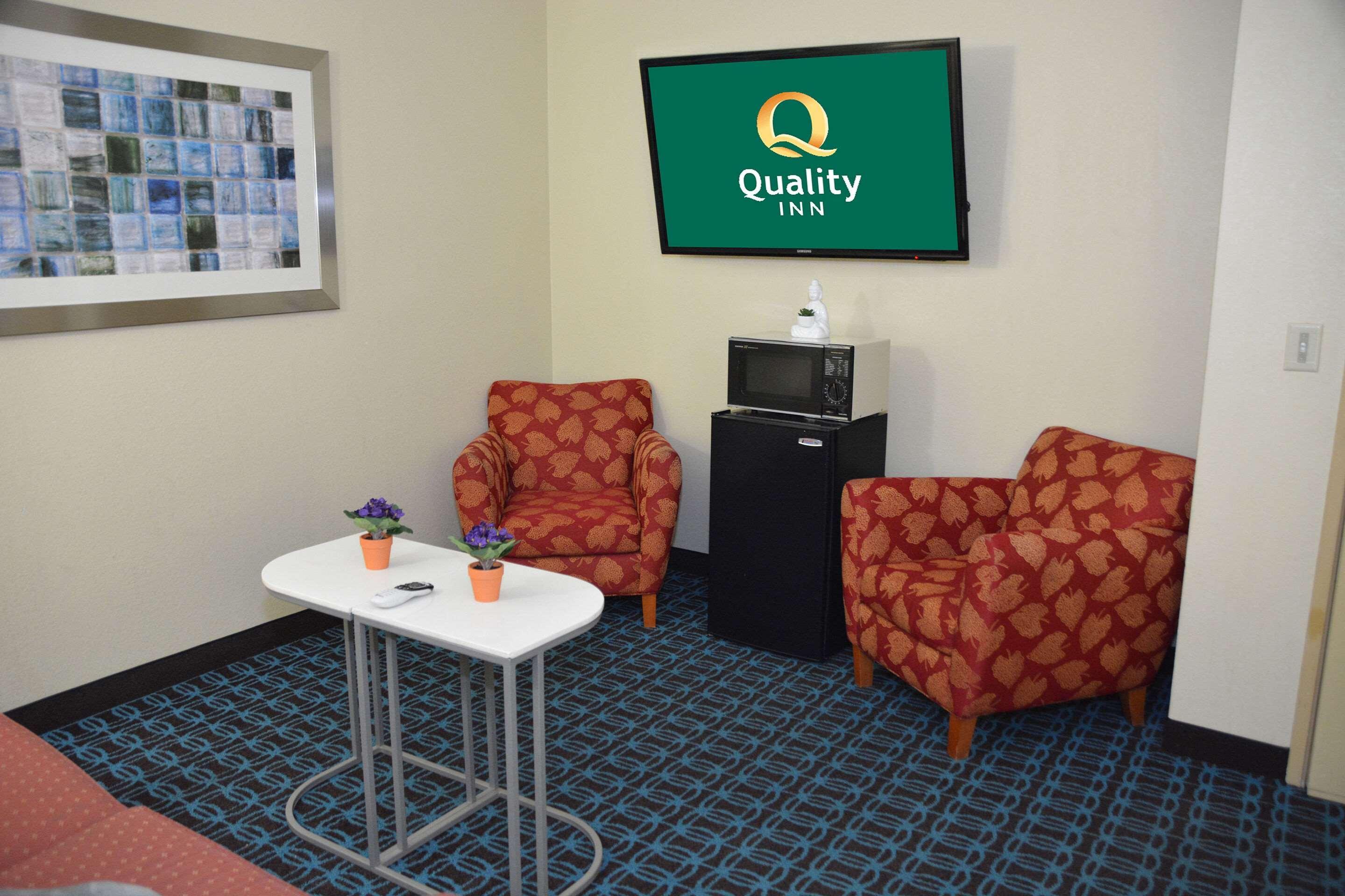 Quality Inn & Suites Dublin Bagian luar foto