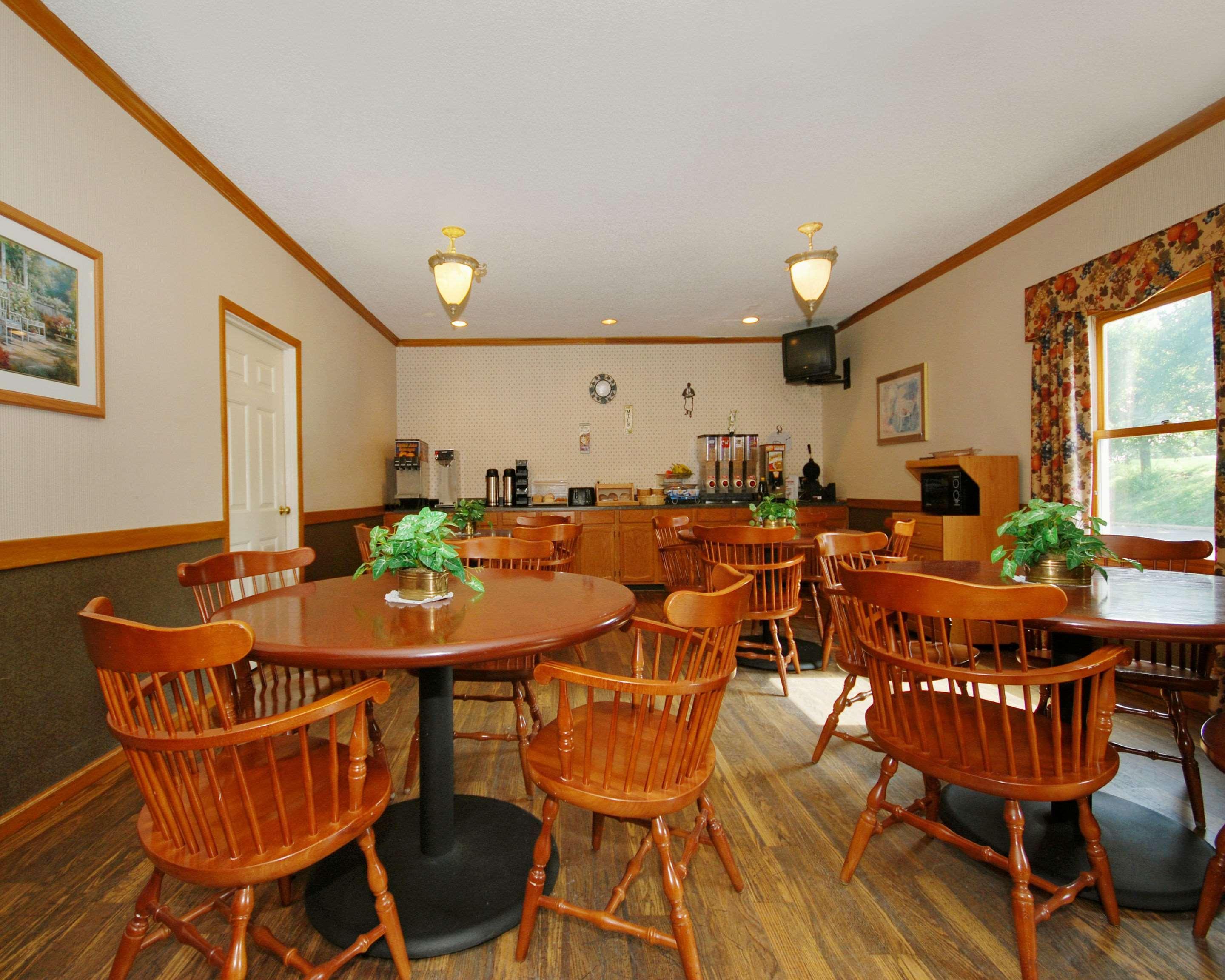 Quality Inn & Suites Dublin Bagian luar foto